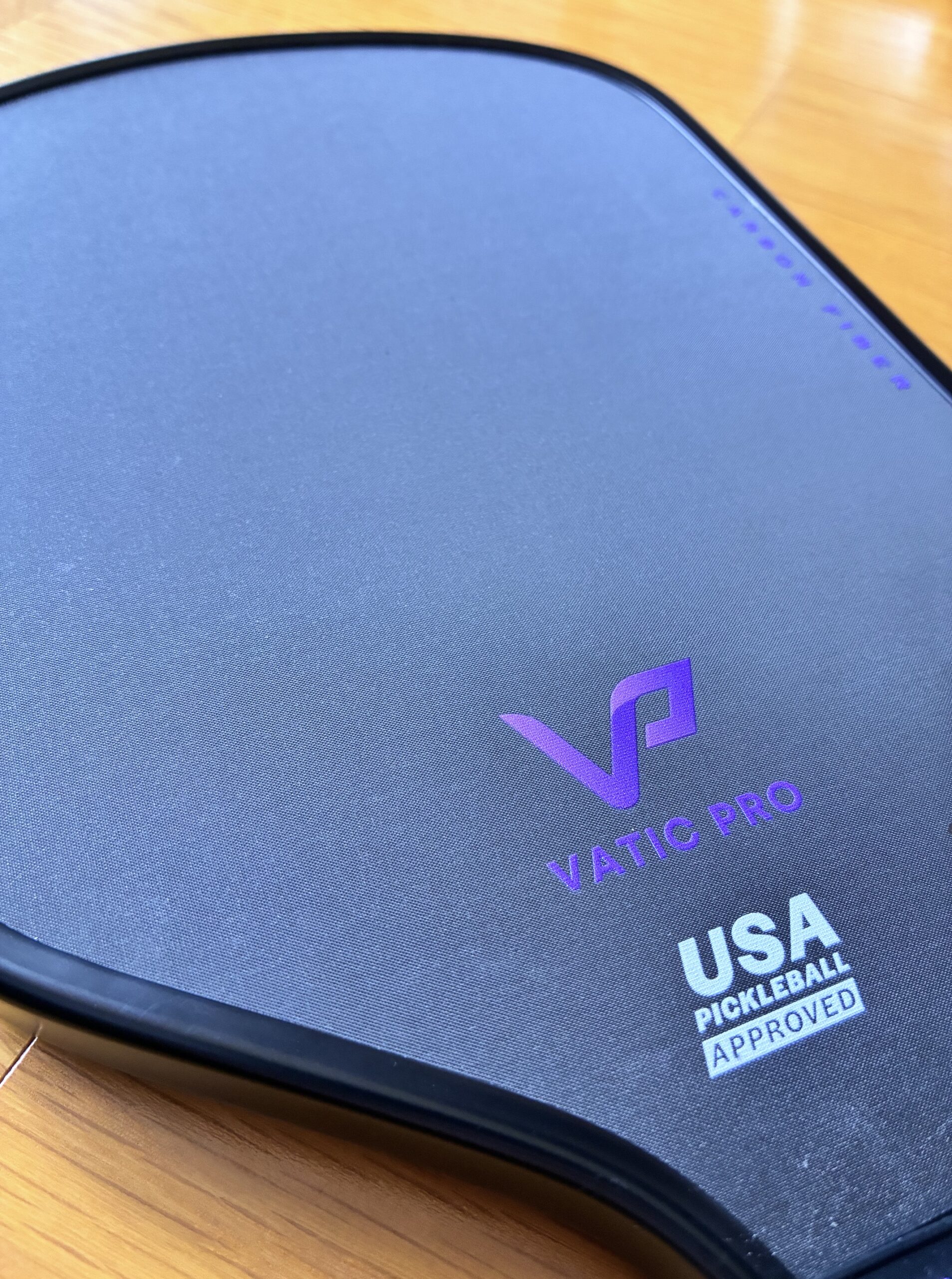 Vatic Pro PRISM Flash 16mmのカーボンファイバー製フェイス表面